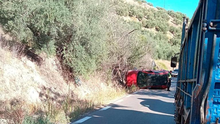 Aparatoso accidente en la carretera de Villacarrillo dirección Mogón