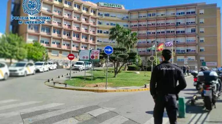 Cuatro detenidos por intentar vender un bebé a una pareja en Sevilla Cuatro detenidos por intentar vender un bebé a una pareja en Sevilla