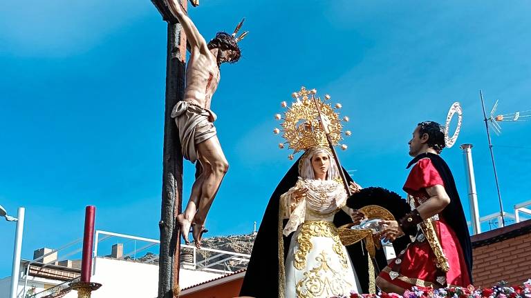 La Sagrada Lanzada hace historia con su primera salida procesional La Sagrada Lanzada hace historia con su primera salida procesional