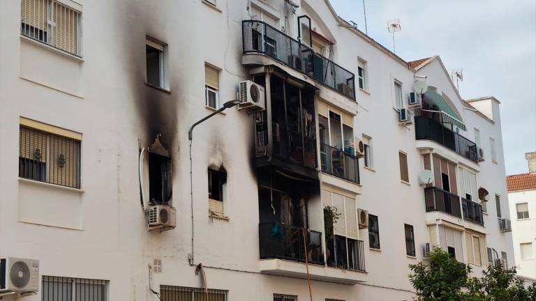 Mueren dos jóvenes en el incendio de su vivienda en Los Palacios Mueren dos jóvenes en el incendio de su vivienda en Los Palacios