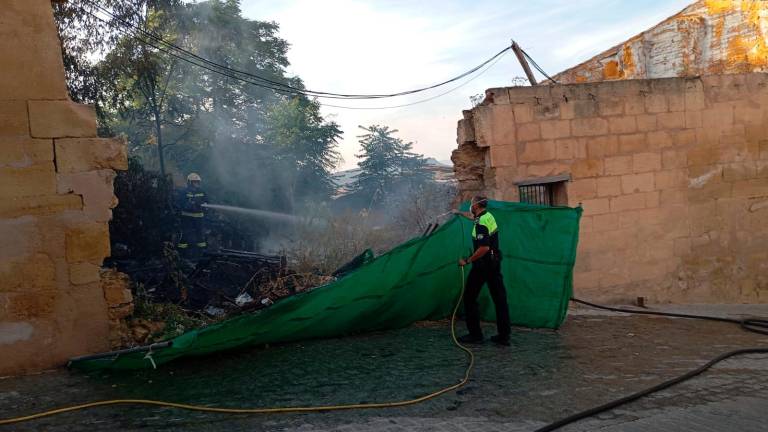 Dos incendios simultáneos ponen en jaque a las Fuerza de Seguridad en Alcalá la Real Dos incendios simultáneos ponen en jaque a las Fuerza de Seguridad en Alcalá la Real
