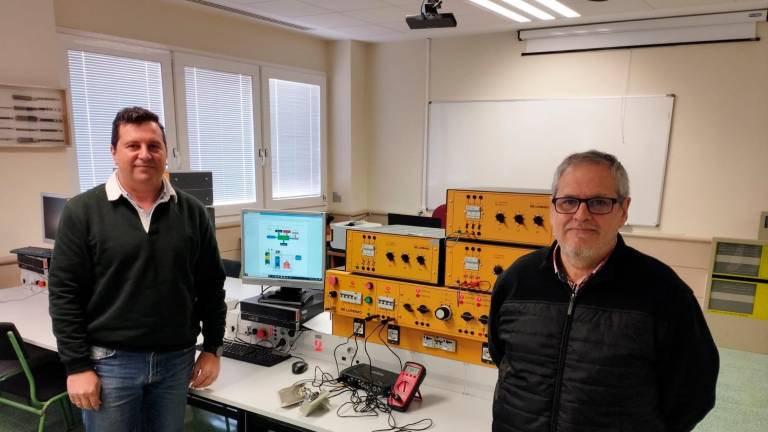 Ingenieros de la UJA diseñan un enchufe que ahorra electricidad Ingenieros de la UJA diseñan un enchufe que ahorra electricidad