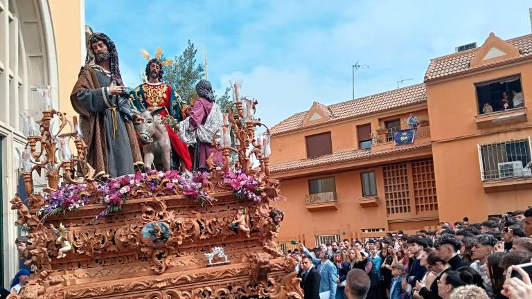 La Borriquilla camina por Jaén entre palmas e incienso La Borriquilla camina por Jaén entre palmas e incienso