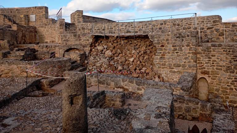 Derrumbe en la Fortaleza de la Mota: ¿Qué más ha provocado el temporal? Derrumbe en la Fortaleza de la Mota: ¿Qué más ha provocado el temporal?