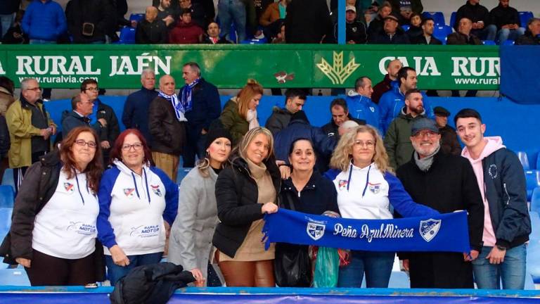 El Linares Deportivo tiñe de color azulillo la competición
