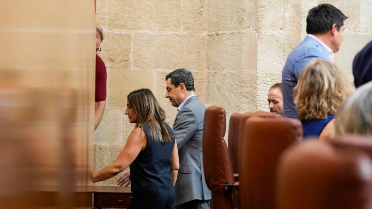 Moreno abandona el pleno ante el “espectáculo bochornoso” del PSOE-A Moreno abandona el pleno ante el “espectáculo bochornoso” del PSOE-A