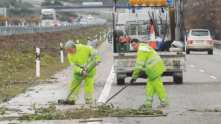 La borrasca Elsa se marcha, pero deja el recuerdo de 200 incidentes La borrasca Elsa se marcha, pero deja el recuerdo de 200 incidentes
