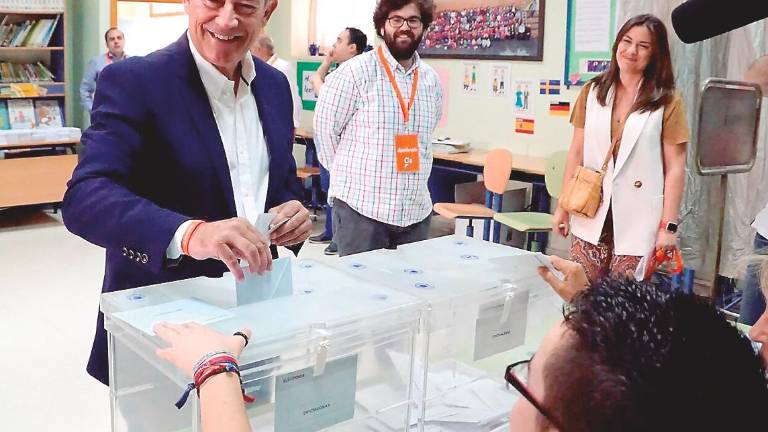 El bastón de mando puede pintarse naranja en Linares El bastón de mando puede pintarse naranja en Linares