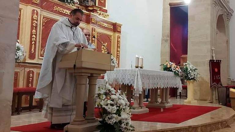 El cura a una de las hijas del fallecido en Torres: “Pido disculpas. Se me olvidó y me disculparé públicamente en el funeral de papá Lucas” El cura a una de las hijas del fallecido en Torres: “Pido disculpas. Se me olvidó y me disculparé públicamente en el funeral de papá Lucas”