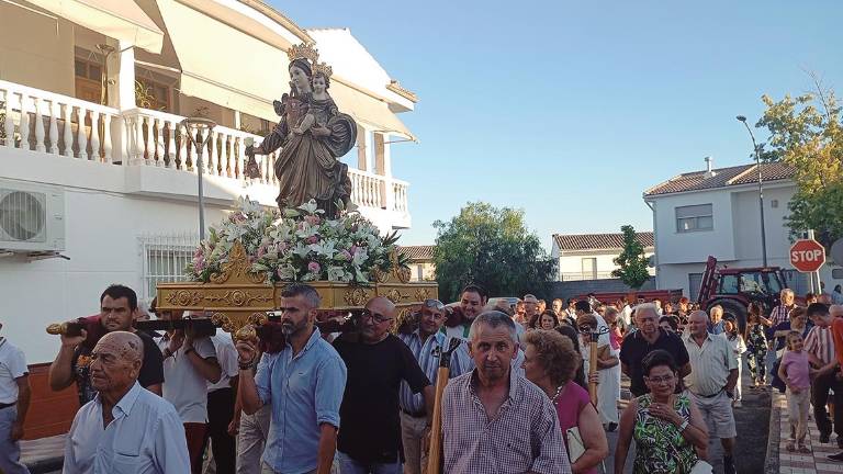 Entrega absoluta de los devotos a la Reina de los Mares en La Rábita Entrega absoluta de los devotos a la Reina de los Mares en La Rábita