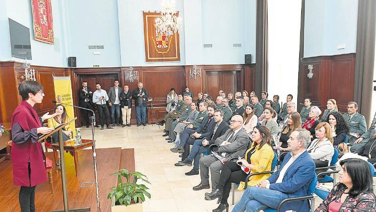 La directora general quiere “masa crítica” de mujeres guardias civiles La directora general quiere “masa crítica” de mujeres guardias civiles