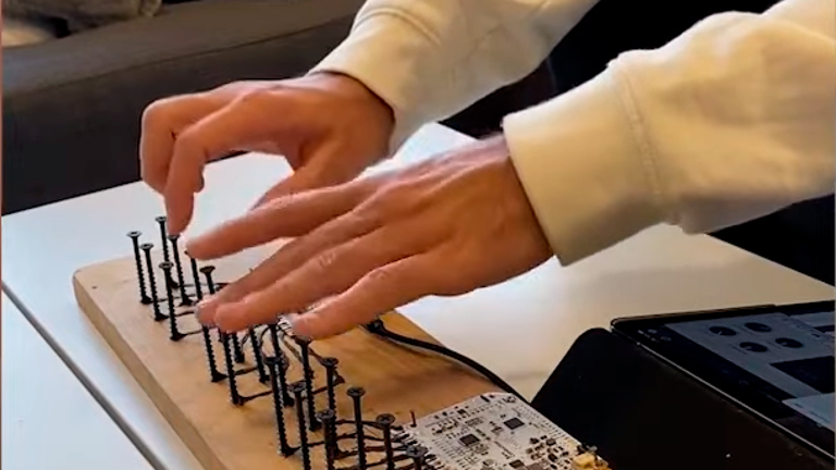 Construye un extraño instrumento a partir de tornillos Construye un extraño instrumento a partir de tornillos