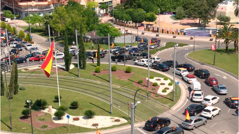 Casi un millar acuden a la concentración de Vox en el Paseo de la Estación Casi un millar acuden a la concentración de Vox en el Paseo de la Estación