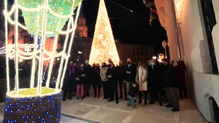 Diputación enciende la iluminación navideña de sus edificios con 186.000 microlámparas de bajo consumo Diputación enciende la iluminación navideña de sus edificios con 186.000 microlámparas de bajo consumo