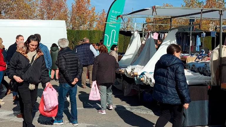 Inaugurado el primer Mercadillo Solidario en Jaén para la lucha contra el cáncer Inaugurado el primer Mercadillo Solidario en Jaén para la lucha contra el cáncer