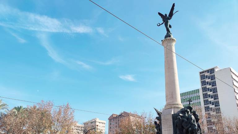 La arteria coronaria de la capital aboga con sus plazas por la Concordia y la Paz La arteria coronaria de la capital aboga con sus plazas por la Concordia y la Paz