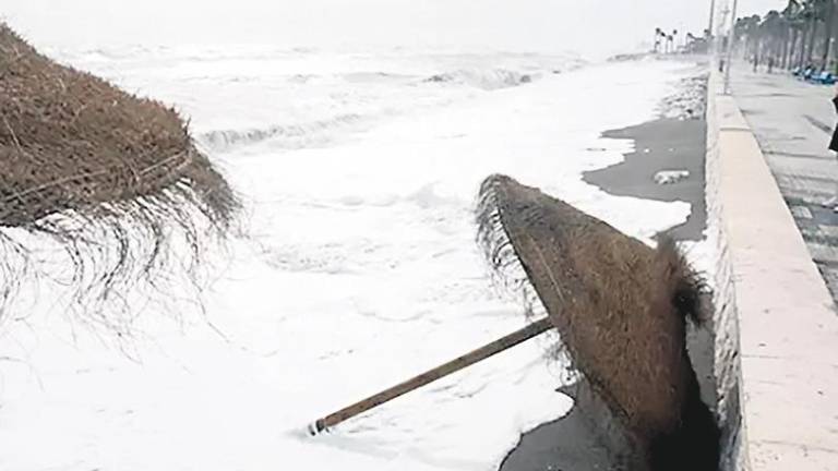 Avisos amarillos por fuerte oleaje y por rachas de viento Avisos amarillos por fuerte oleaje y por rachas de viento