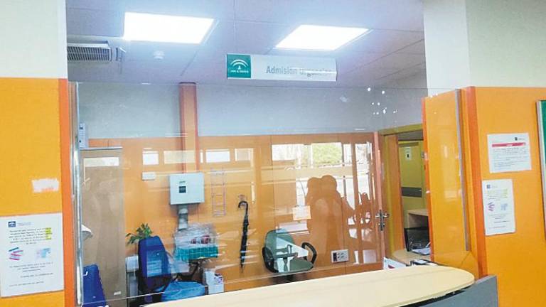 El servicio de Urgencias estrena mampara protectora El servicio de Urgencias estrena mampara protectora