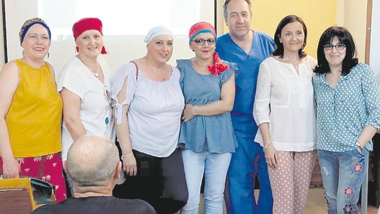 Formación e información a mujeres con cáncer de mama Formación e información a mujeres con cáncer de mama