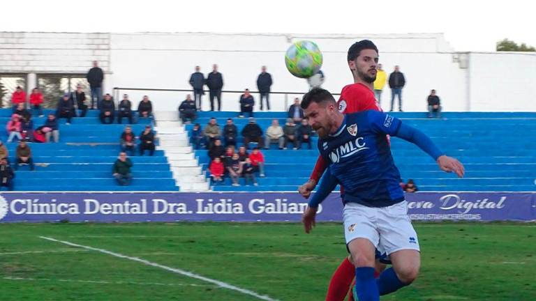 El Linares vence con su versión más pausada y controladora El Linares vence con su versión más pausada y controladora