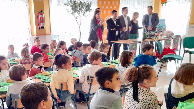La campaña ”AOVE de Jaén” llega a más de un millar de escolares La campaña ”AOVE de Jaén” llega a más de un millar de escolares