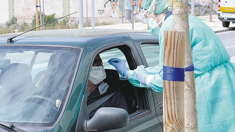 Test rápidos y desde el coche para descartar un contagio