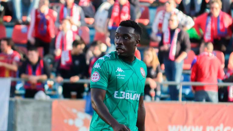 Fortaleza para el centro del campo del Linares Deportivo con el fichaje de Jannick Buyla Fortaleza para el centro del campo del Linares Deportivo con el fichaje de Jannick Buyla