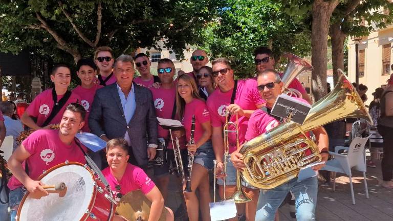 Joan Laporta se “desata” con el himno del Barça de Los Pizarrines de Génave Joan Laporta se “desata” con el himno del Barça de Los Pizarrines de Génave