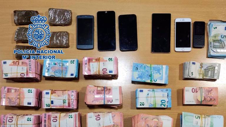 Detenidas dos personas en un supuesto pase de droga Detenidas dos personas en un supuesto pase de droga