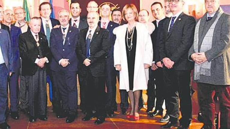 Aplausos que no deben cesar Aplausos que no deben cesar