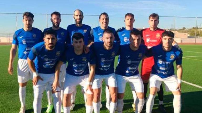 El Carolinense CD no perdona y es líder de la Segunda Andaluza El Carolinense CD no perdona y es líder de la Segunda Andaluza