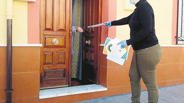 Navas de San Juan reparte cuadernos para lo mayores Navas de San Juan reparte cuadernos para lo mayores