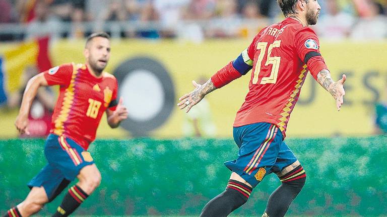 España gana con brillo y oficio en Rumanía España gana con brillo y oficio en Rumanía