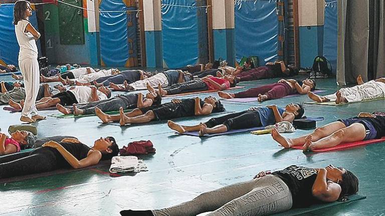 Taller de meditación y yoga para demostrar sus beneficios a la salud Taller de meditación y yoga para demostrar sus beneficios a la salud