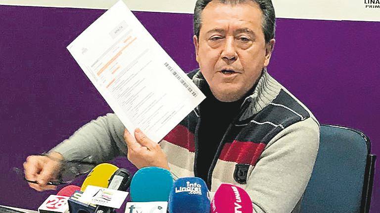 Juan Fernández cree que está en medio de las diferencias de dos ediles Juan Fernández cree que está en medio de las diferencias de dos ediles