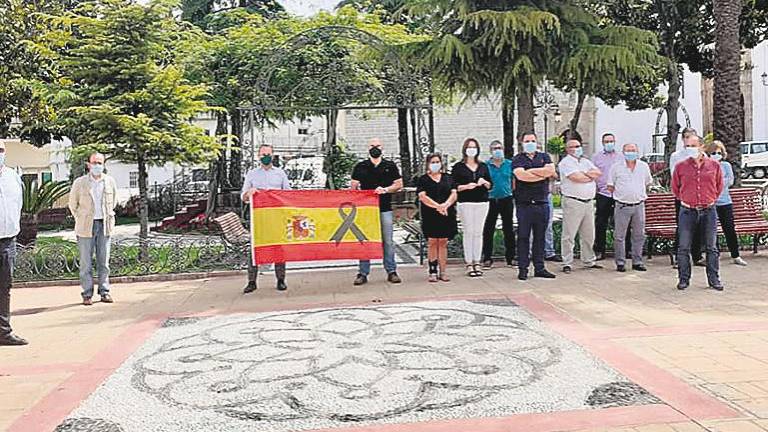 El Ayuntamiento se suma al minuto de silencio por las víctimas de la covid