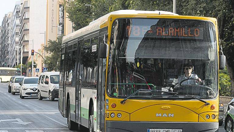 Polémica por la subida del 1,56% del billete para transporte metropolitano Polémica por la subida del 1,56% del billete para transporte metropolitano
