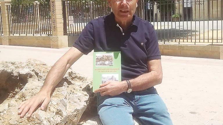 Ricardo San Martín saca a la luz una obra dedicada a Castillo de Locubín Ricardo San Martín saca a la luz una obra dedicada a Castillo de Locubín