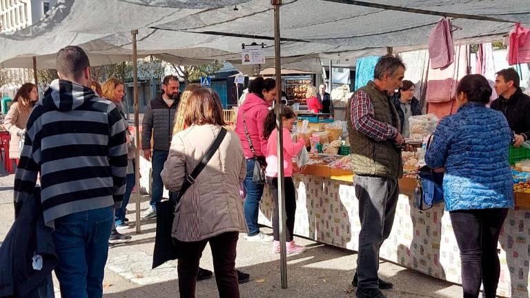 Inaugurado el primer Mercadillo Solidario en Jaén para la lucha contra el cáncer Inaugurado el primer Mercadillo Solidario en Jaén para la lucha contra el cáncer