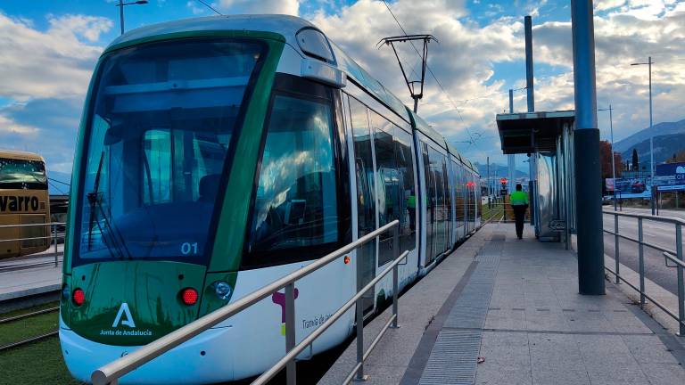 El tranvía vuelve a rodar por Jaén El tranvía vuelve a rodar por Jaén