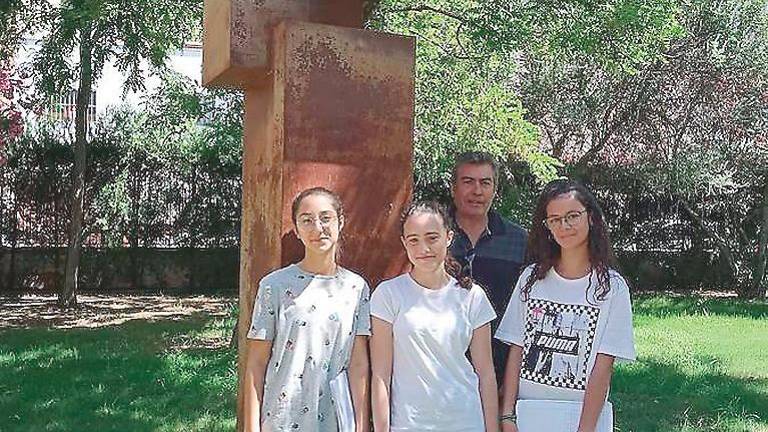 Tres alumnas andujareñas ganan el concurso de Estadística regional Tres alumnas andujareñas ganan el concurso de Estadística regional