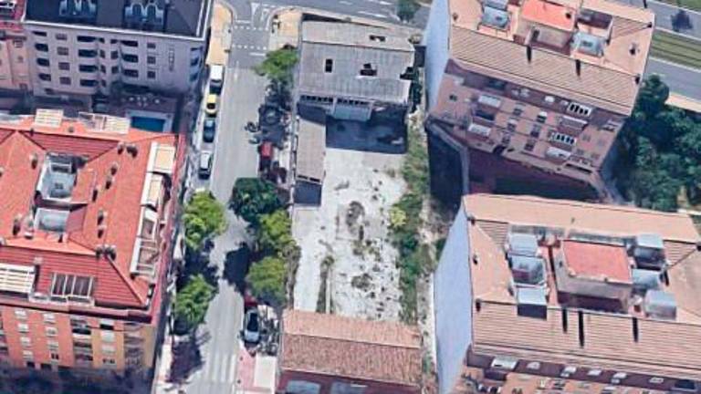 La Junta subasta de nuevo un solar de la avenida Madrid por casi 2,3 millones La Junta subasta de nuevo un solar de la avenida Madrid por casi 2,3 millones