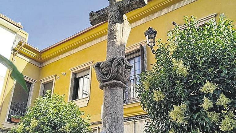 Un ataque contra el patrimonio deja a la ciudad sin el Cristo de Santiago Un ataque contra el patrimonio deja a la ciudad sin el Cristo de Santiago