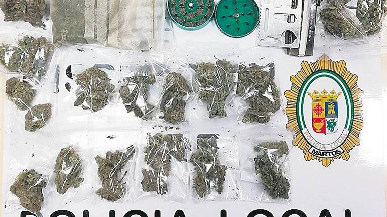 Detenido un hombre con droga para el menudeo escondida en su mochila Detenido un hombre con droga para el menudeo escondida en su mochila