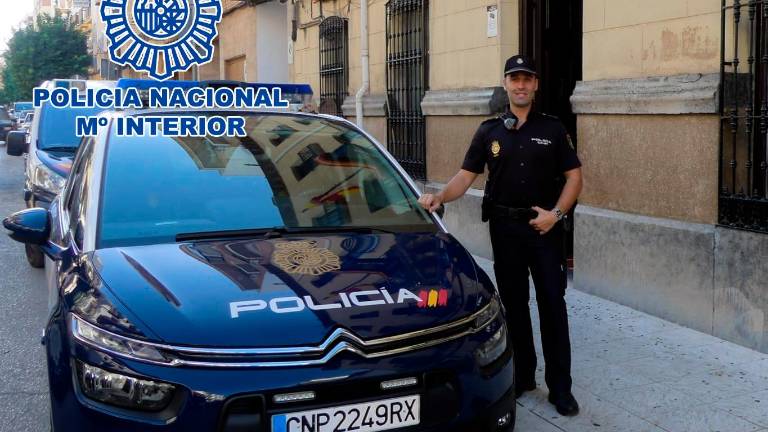 Un Policía Nacional libre de servicio salva la vida a un bebe Un Policía Nacional libre de servicio salva la vida a un bebe