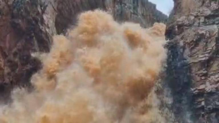 Menudo espectáculo de agua en La Cimbarra Menudo espectáculo de agua en La Cimbarra