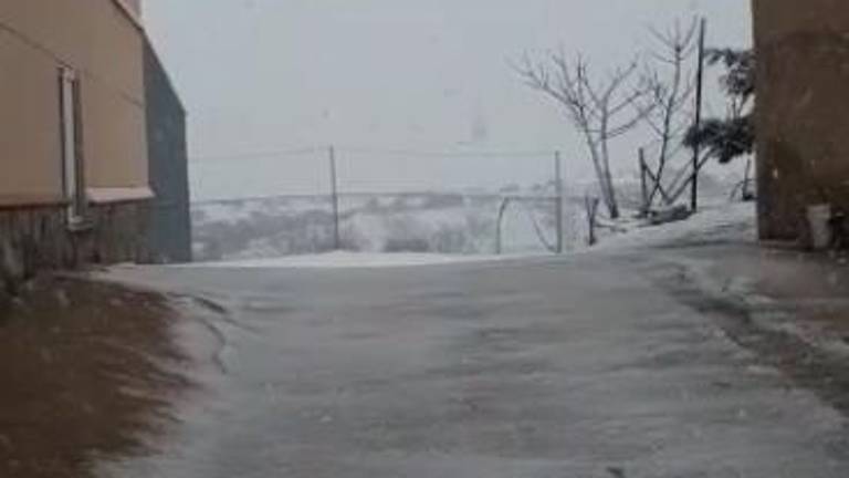 La nieve se familiariza con la aldea de Don Domingo, en Santiago-Pontones La nieve se familiariza con la aldea de Don Domingo, en Santiago-Pontones