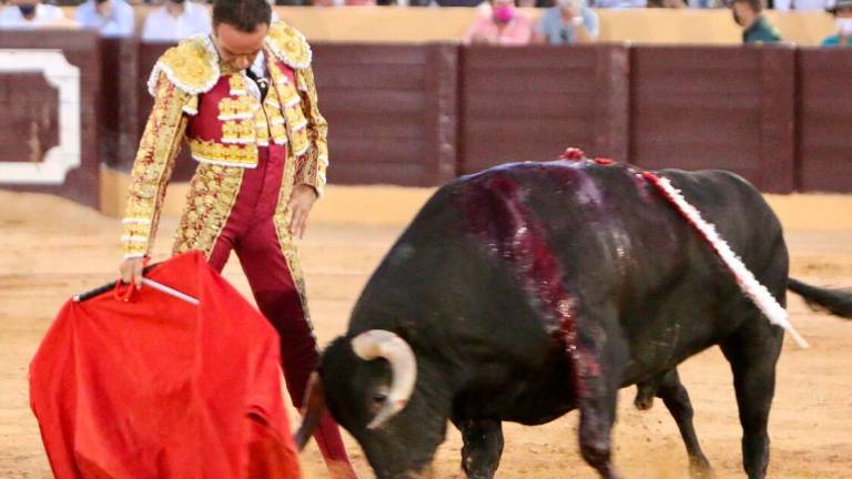 Regreso triunfal de Enrique Ponce antes de torear hoy en Navas de San Juan Regreso triunfal de Enrique Ponce antes de torear hoy en Navas de San Juan