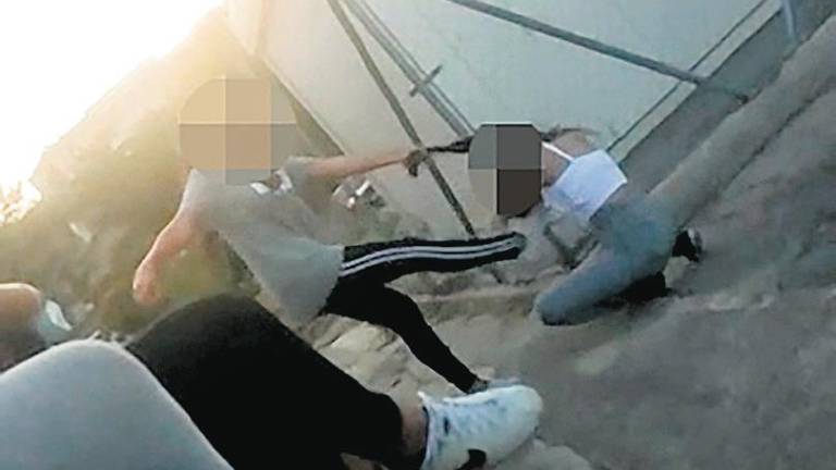 En el calabozo una menor por una brutal agresión grabada En el calabozo una menor por una brutal agresión grabada