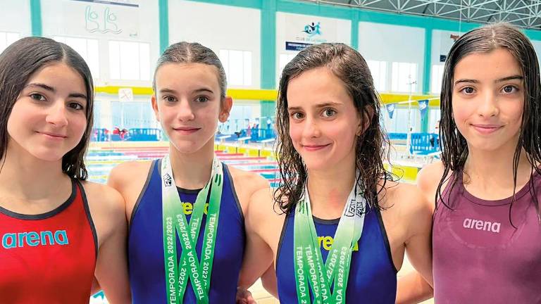 Nueve medallas para las sirenas y delfines jiennenses Nueve medallas para las sirenas y delfines jiennenses